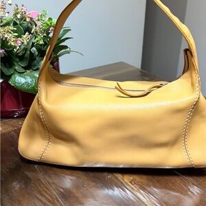 TOD’S Cream Leather Shoulder Bag